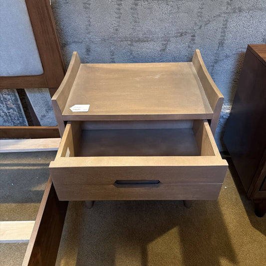 Aizen Nightstand