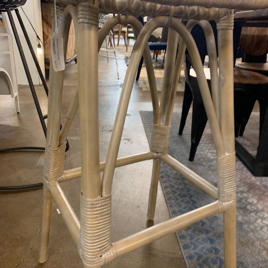 Leda Rattan Bar Stool - White/Grey - Safavieh