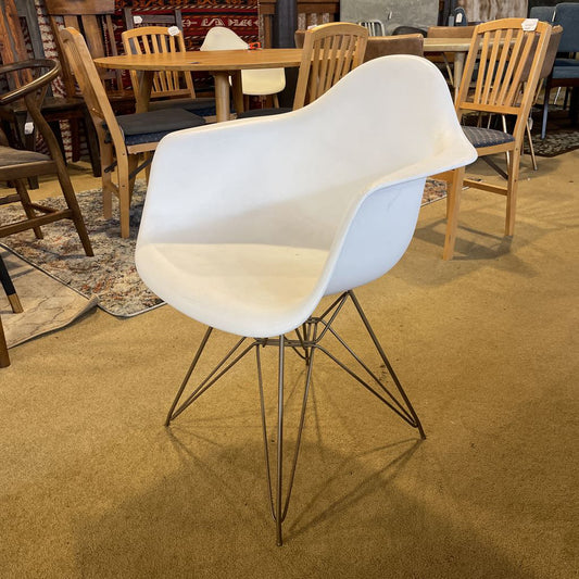 Molded Plastic White Chair with Hairpin Legs