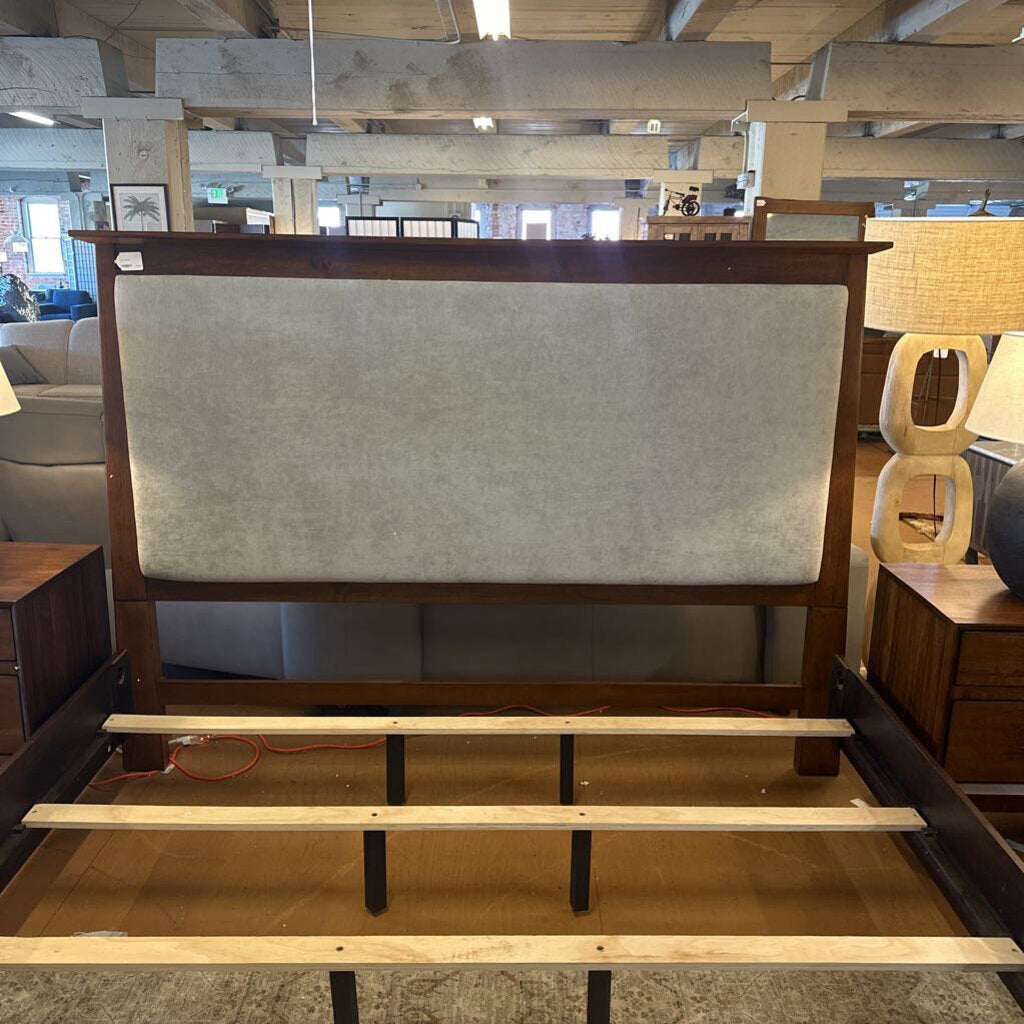 Hojen King Bed