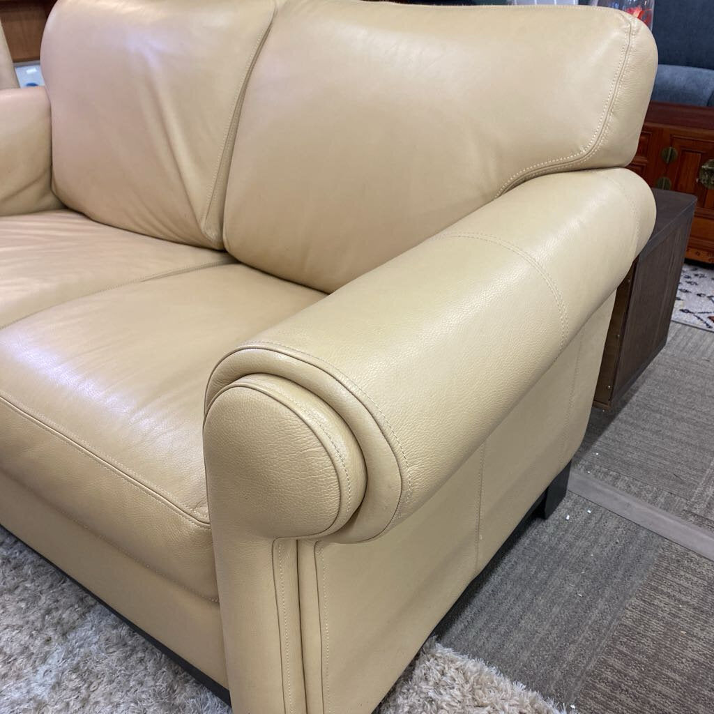 DIVANI Light Yellow Leather Loveseat