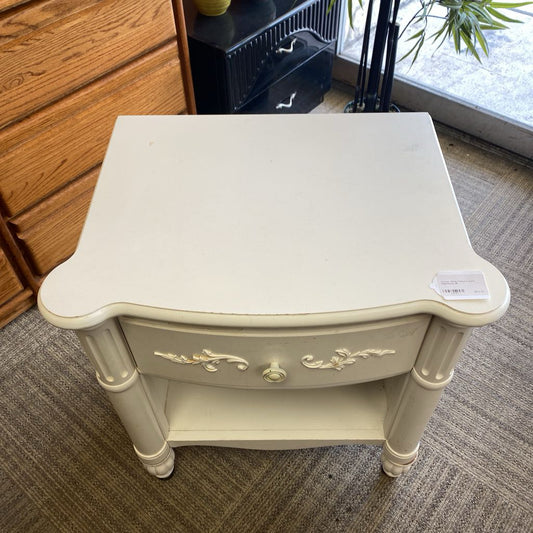 Classic White Fluted Column Nightstand C NIGHTSTANDS
