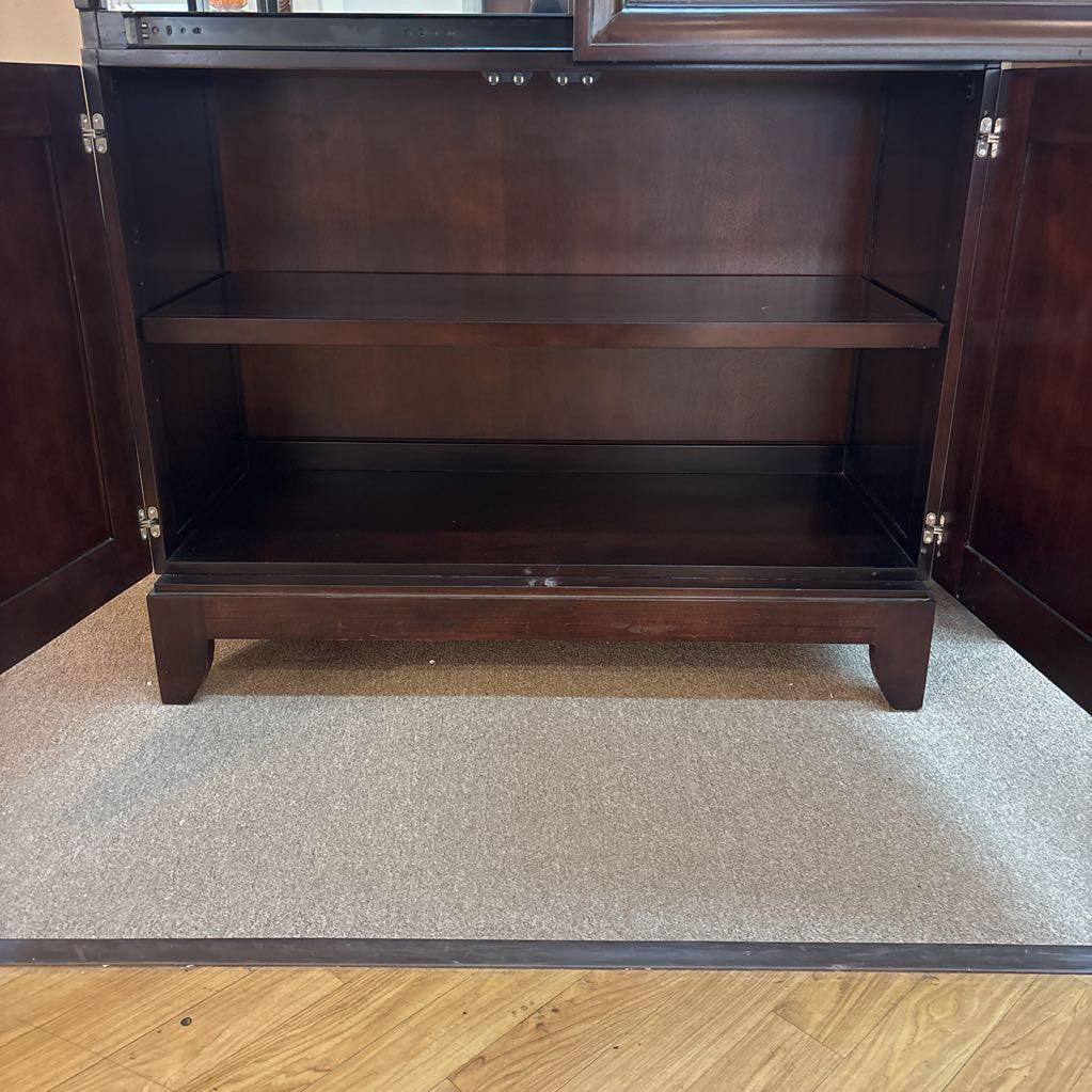 Pulaski Display Cabinet w/ Sliding Door & Lights