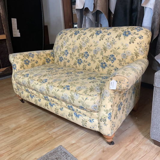 Rowe Butter Yellow & Blue Flower Loveseat U LOVESEATS
