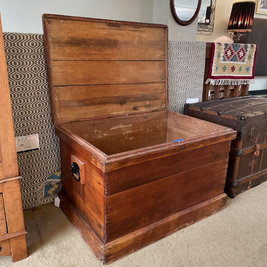 Pine Plank Blanket Chest w Black Handles C TRUNKS