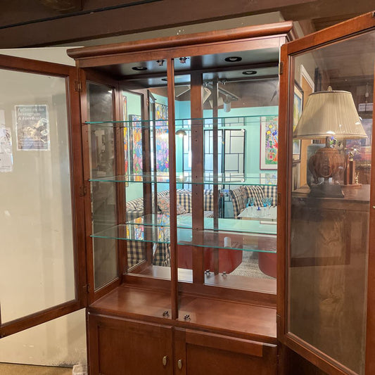 Ethan Allen Glass Two Door Cabinet w/ Lighting & Bottom Doors