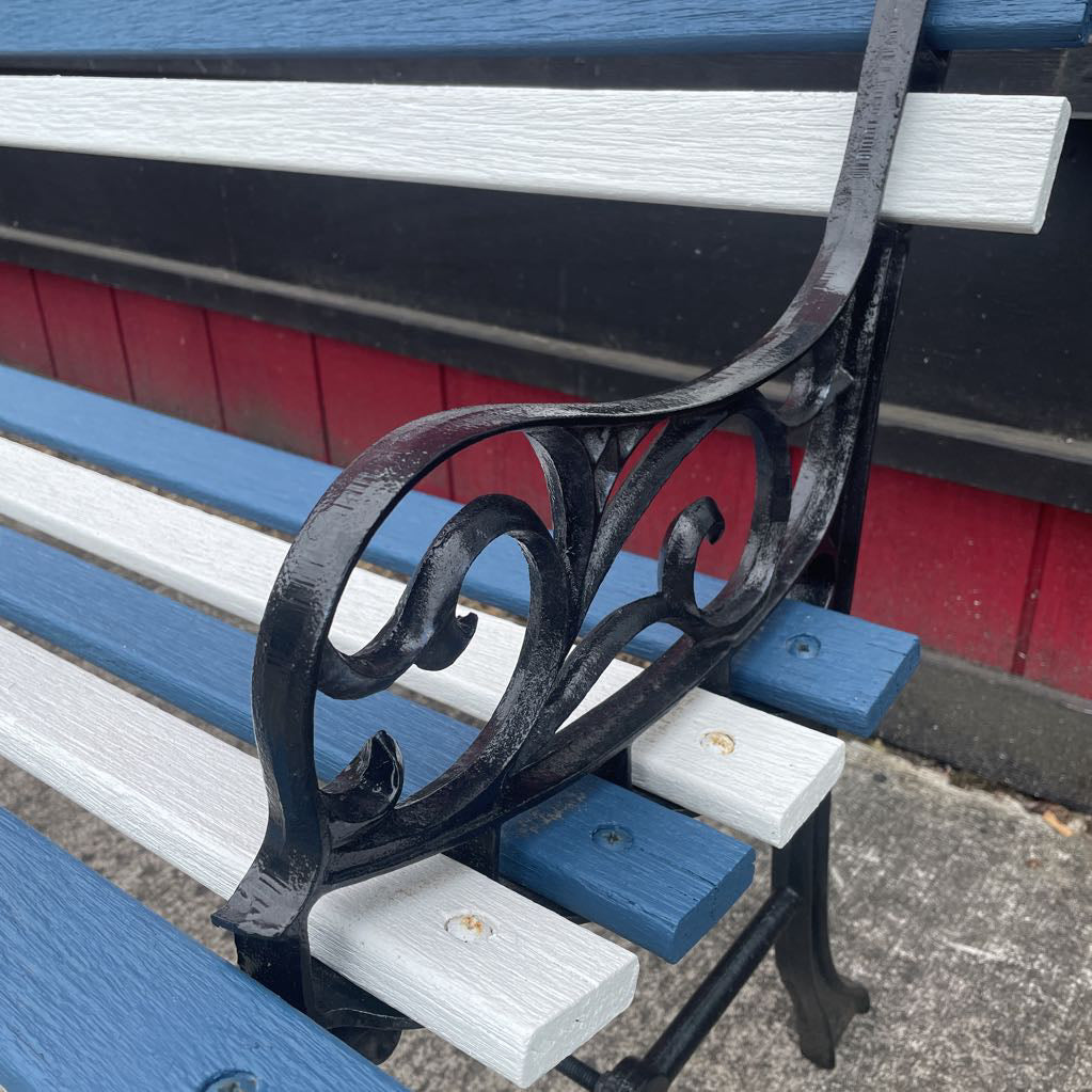 Petite Metal Bench w White & Blue Slats