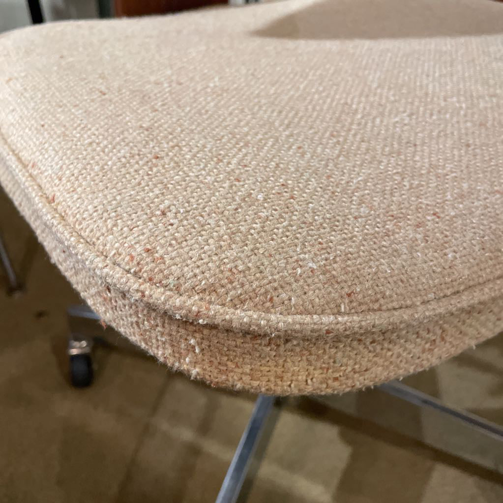 MC Beige Cloth/Walnut Back Upholstered Rolling Office Chair