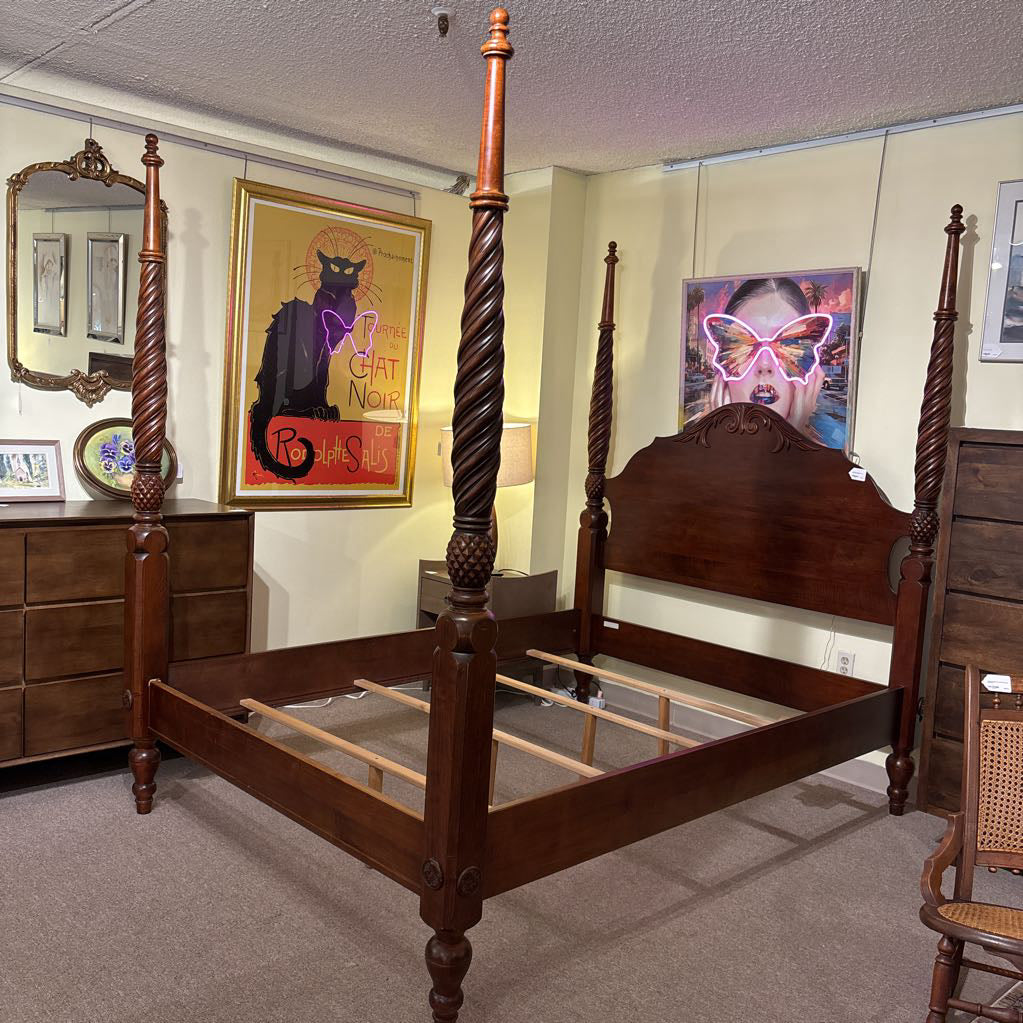 Ethan Allen 4 Poster Vintage Style Queen Bed