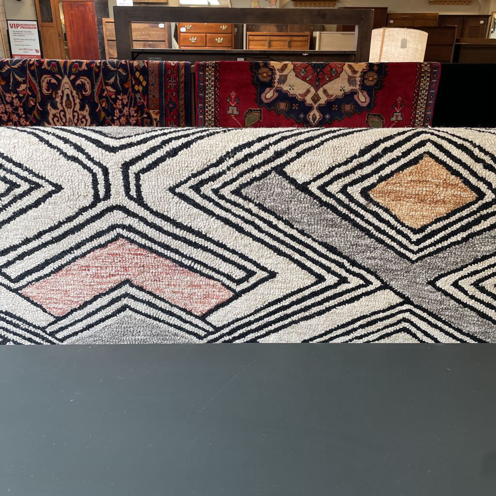 7'9" x 9'9" Colorful Earth Tones Geometric Black ZigZag Accent Rug