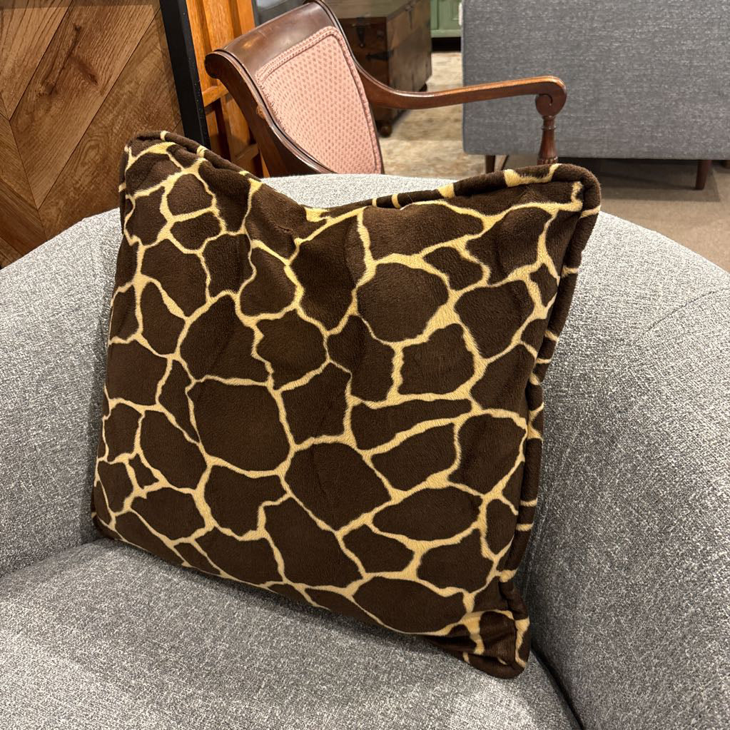 Giraffe Pattern Pillow SMALLS