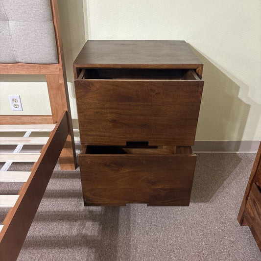 Milnor Bedside Chest C NIGHTSTANDS