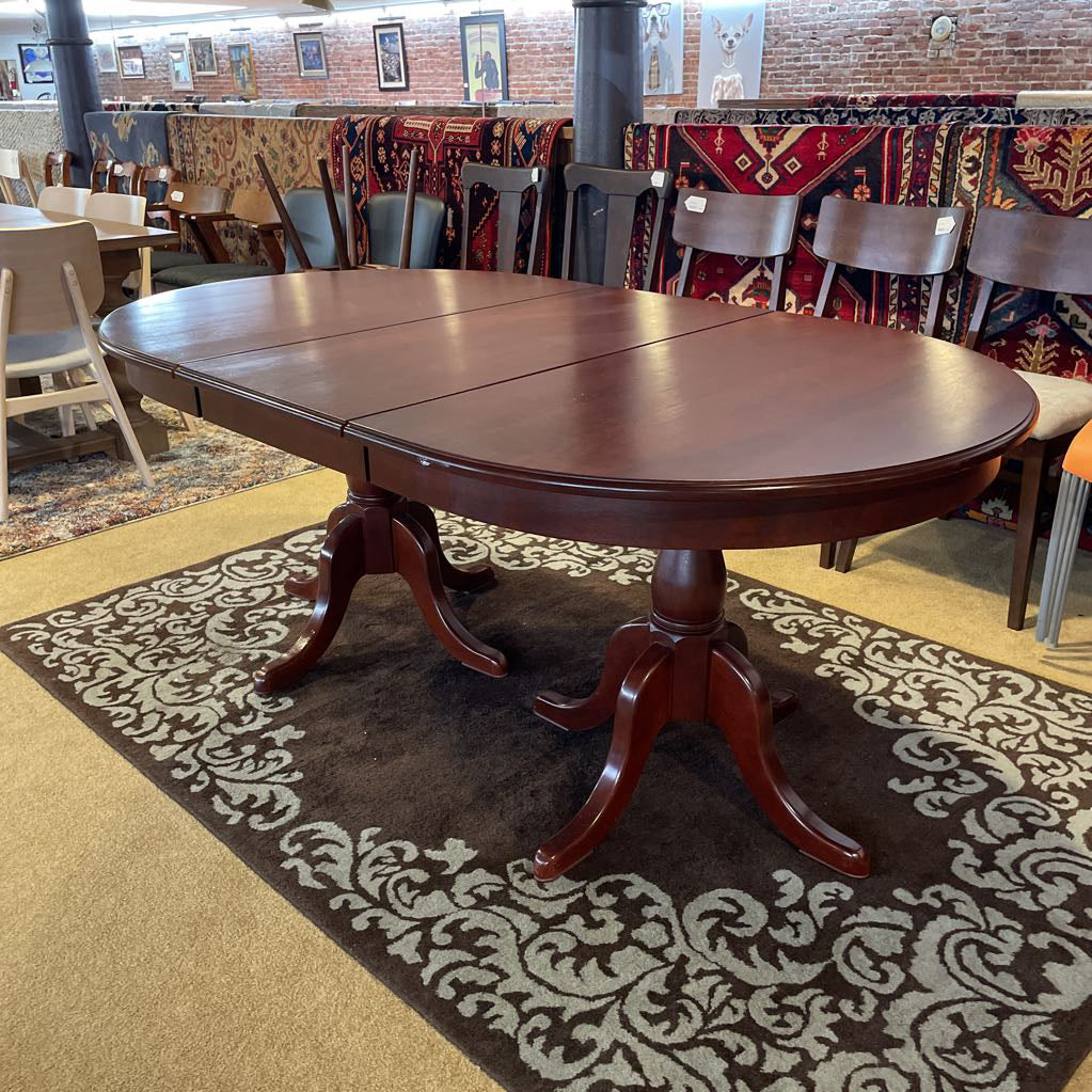 Reddish Tone Oval Dining Table with Leaves and 8 Chairs SET. AS IS