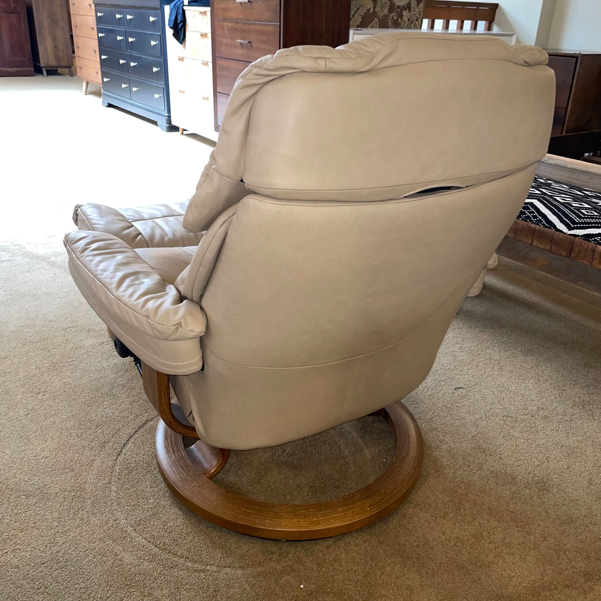 Ekornes Stressless Tan Recliner with Ottoman & Table