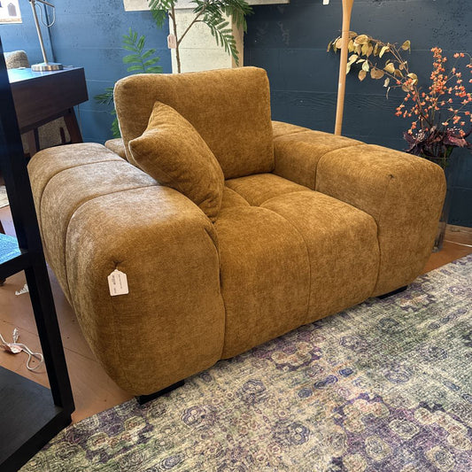 Amber Tufted Accent Chair U ACCENT CHAIRS