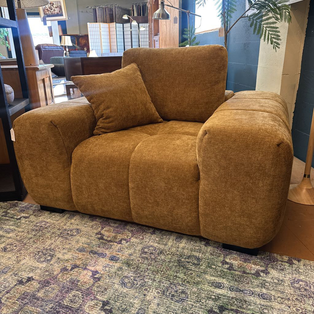 Amber Tufted Accent Chair U ACCENT CHAIRS