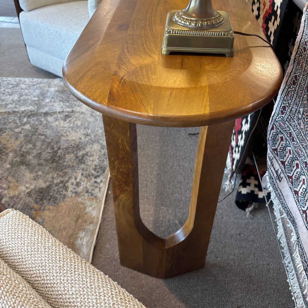Allengton Console Table C CONSOLE TABLES