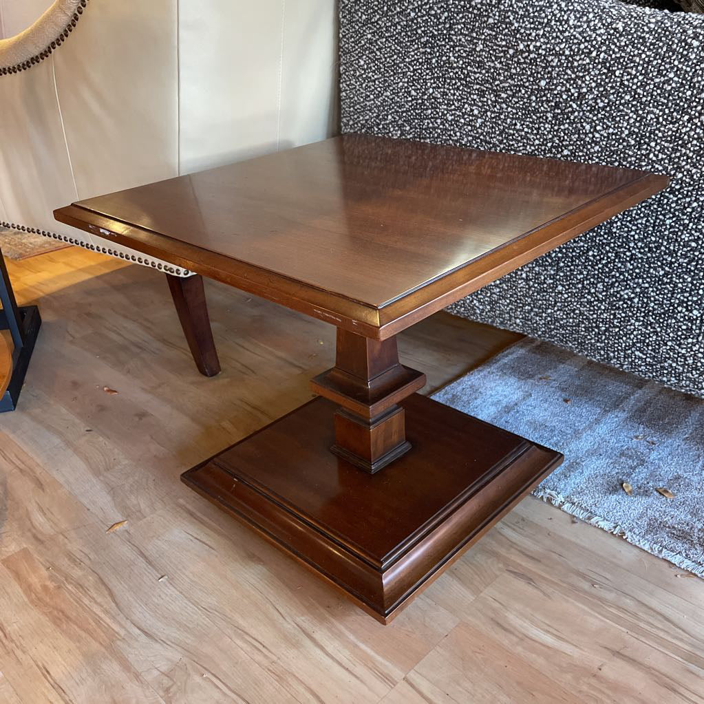 Mahogany Finish Square Traditional Style End Table C SIDE TABLES