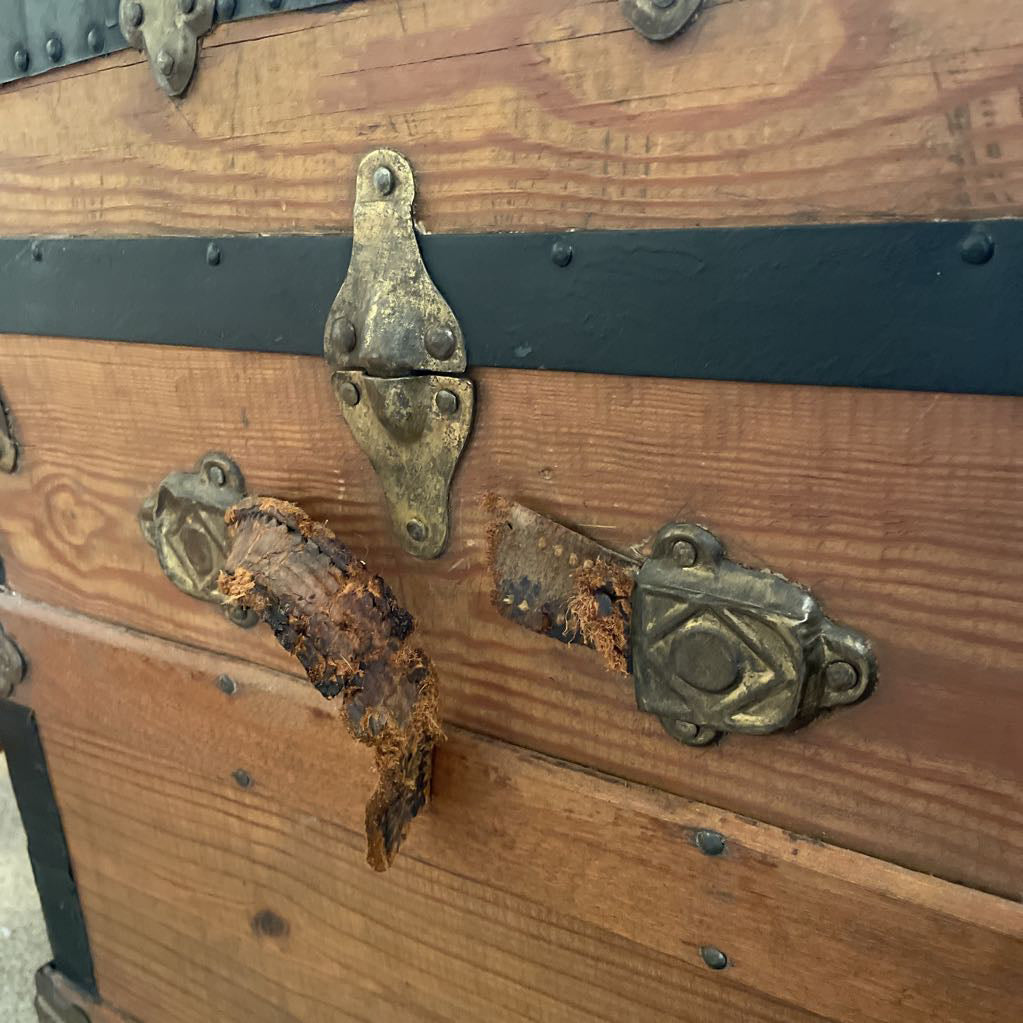 Vintage Rustic Trunk C TRUNKS