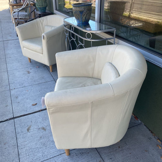Cream Leatherette Barrell Chair U ACCENT CHAIRS