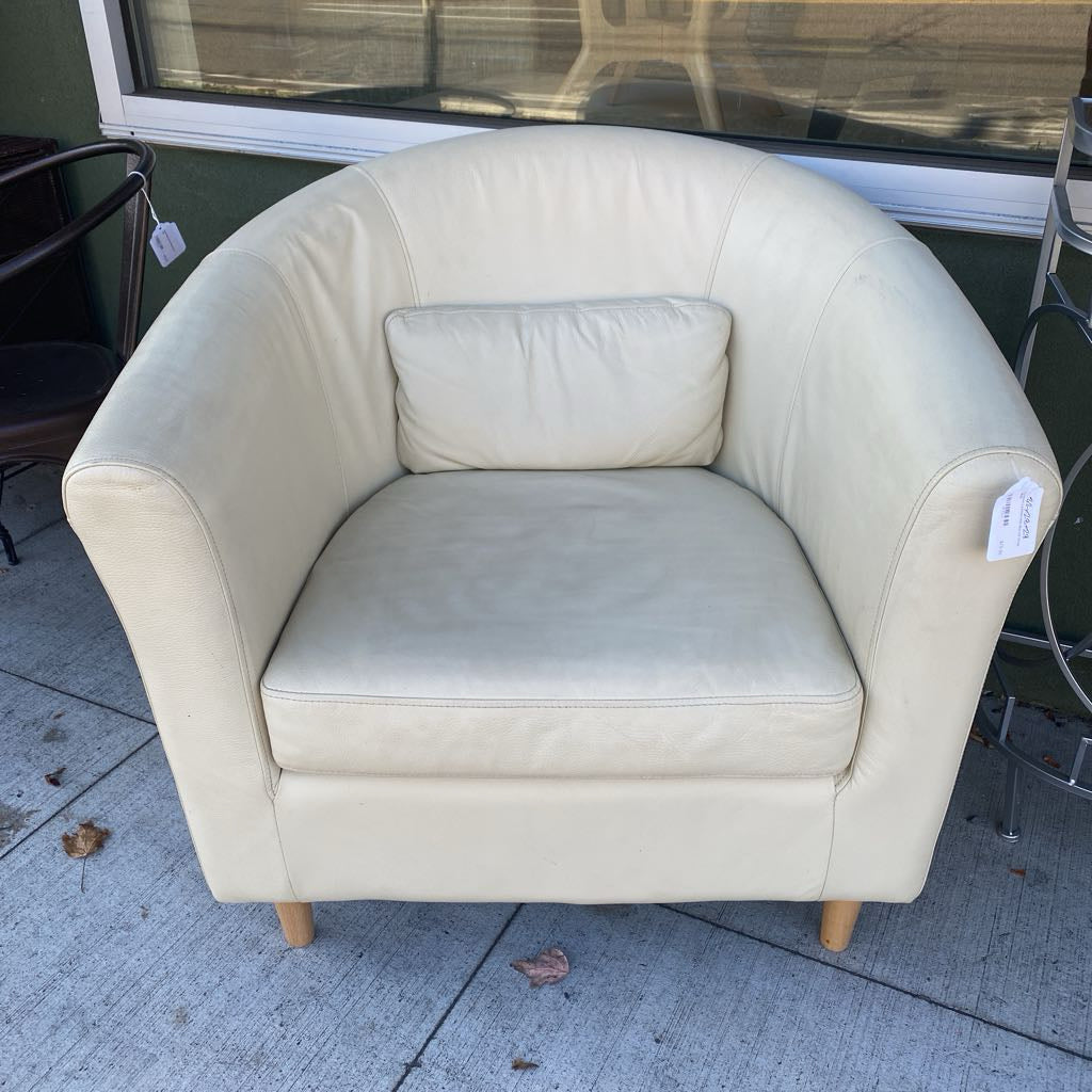 Cream Leatherette Barrell Chair U ACCENT CHAIRS