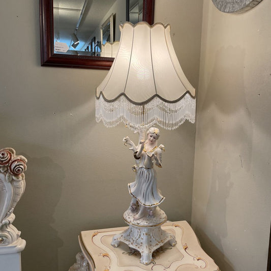Italian Capodimonte Style Figure Holding Vase/Flowers Table Lamp LAMPS