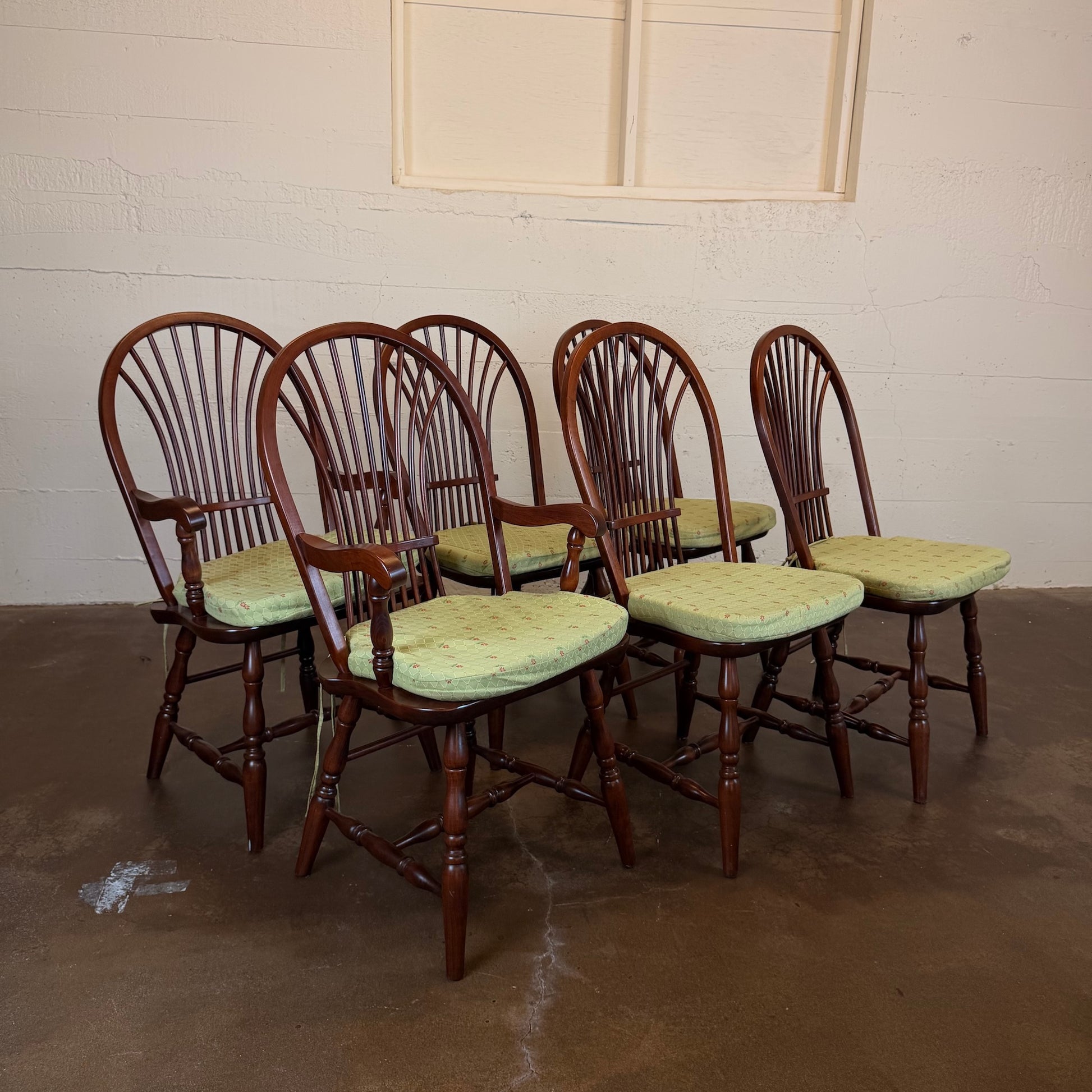 Maple Round Dining Table w/ Leaves and Set of 6 Chairs C DINING TABLES