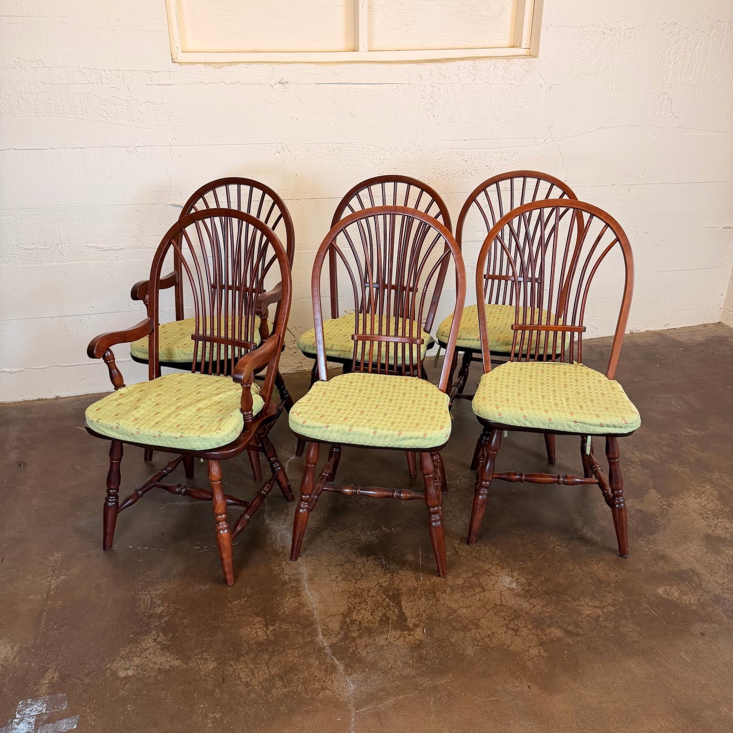 Maple Round Dining Table w/ Leaves and Set of 6 Chairs C DINING TABLES