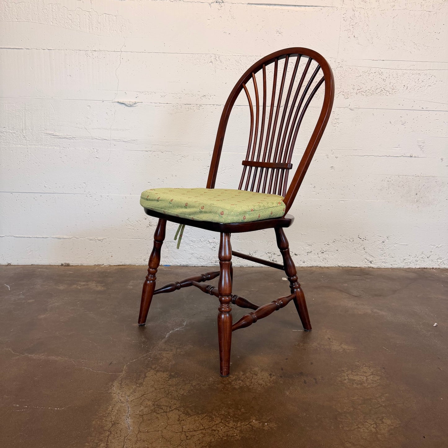 Maple Round Dining Table w/ Leaves and Set of 6 Chairs C DINING TABLES