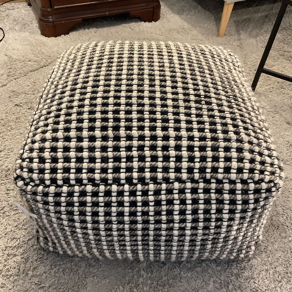 Black & White Stitch Square Pouf U OTTOMANS