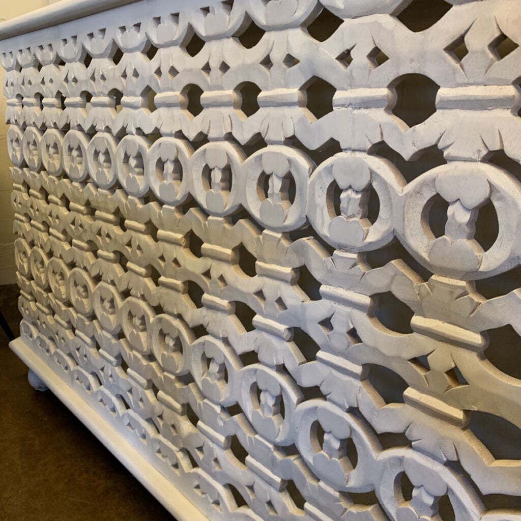 Decorative white lattice wall panel