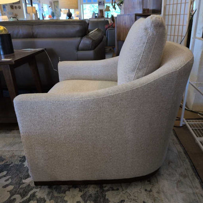 Puelo Ginger Swivel Chair