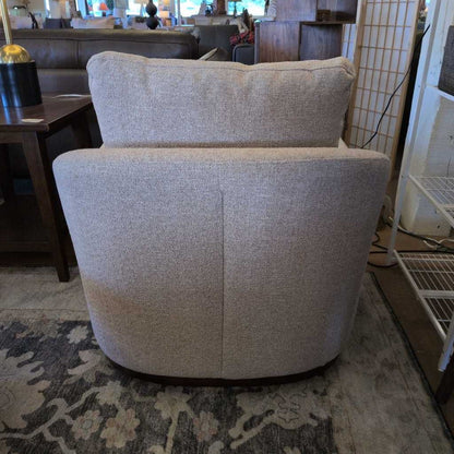 Puelo Ginger Swivel Chair