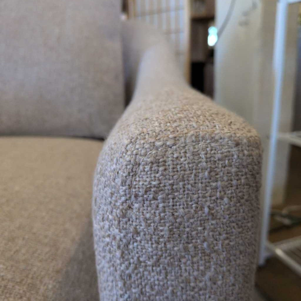 Puelo Ginger Swivel Chair