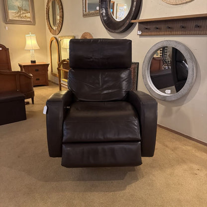 Black leather recliner chair in a room with mirrors and furniture.