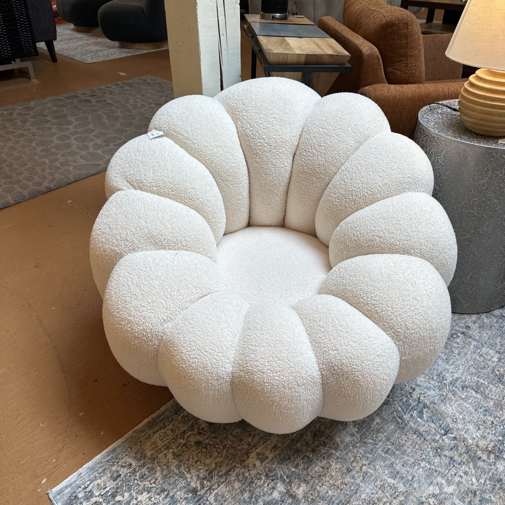 White Boucle Swivel Chair U ACCENT CHAIRS