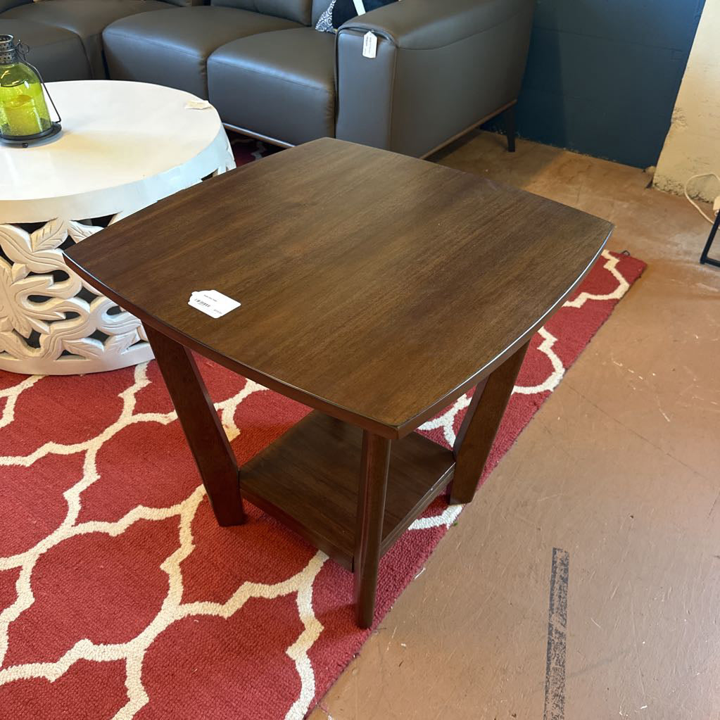 Hojen End Table C SIDE TABLES