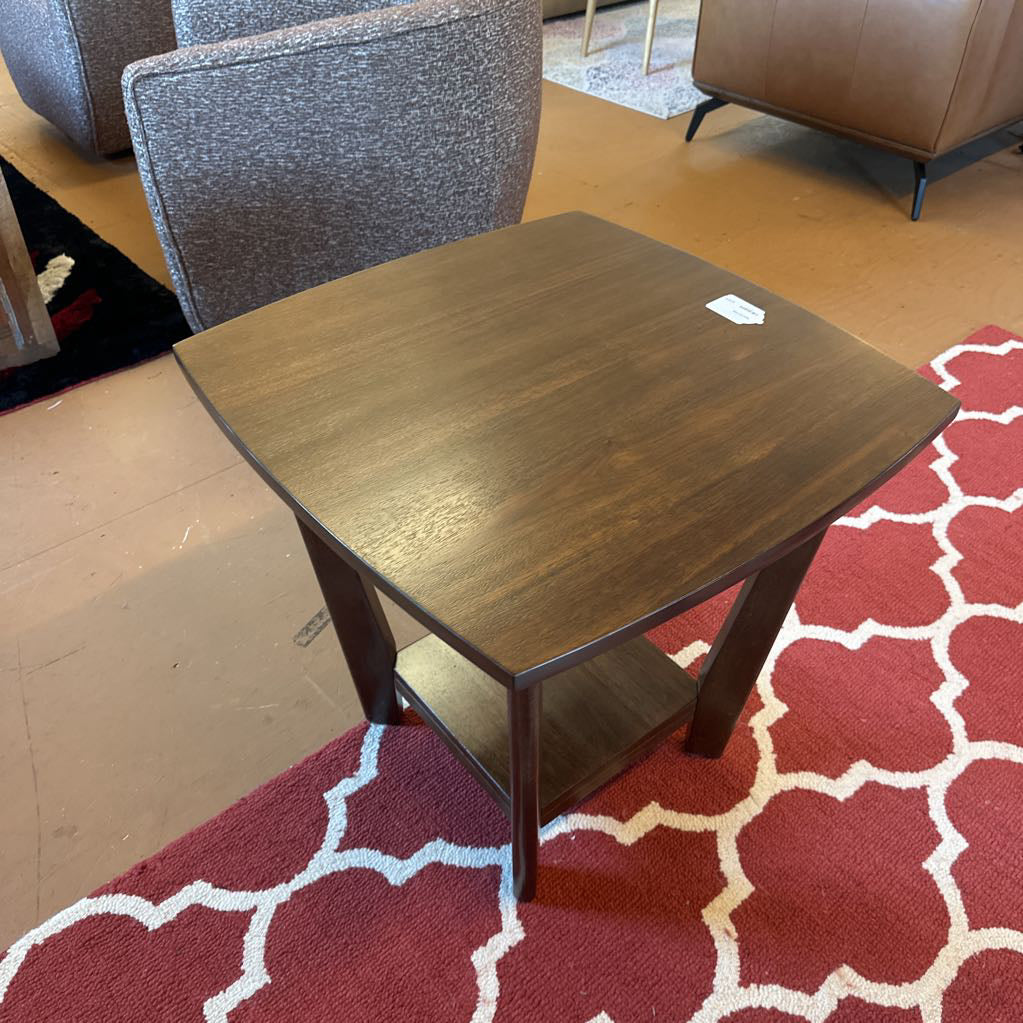 Hojen End Table C SIDE TABLES