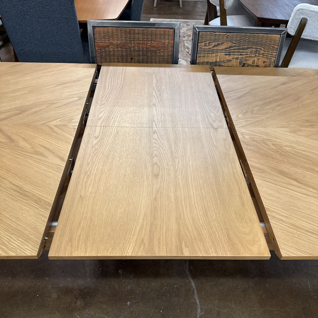 Stevenson Extending Oval Dining Table C DINING TABLES