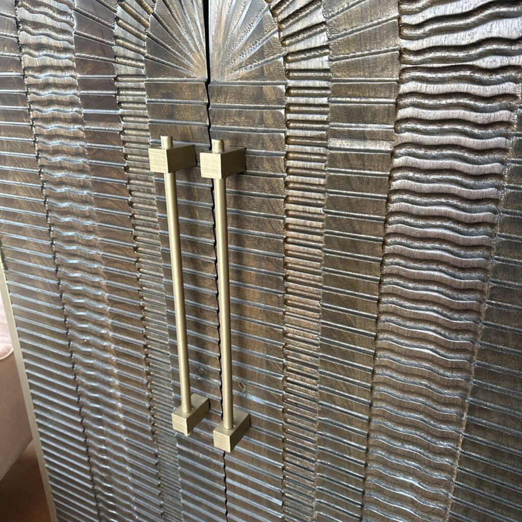 Decorative wall with textured pattern and gold handle