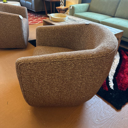 Clove Swivel Chair U ACCENT CHAIRS