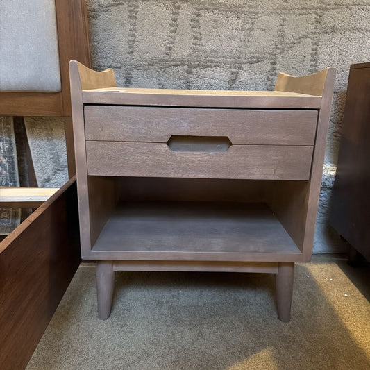 Aizen Nightstand
