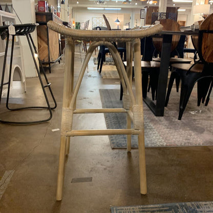 Leda Rattan Bar Stool - White/Grey - Safavieh