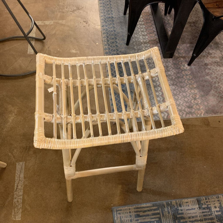 Leda Rattan Bar Stool - White/Grey - Safavieh