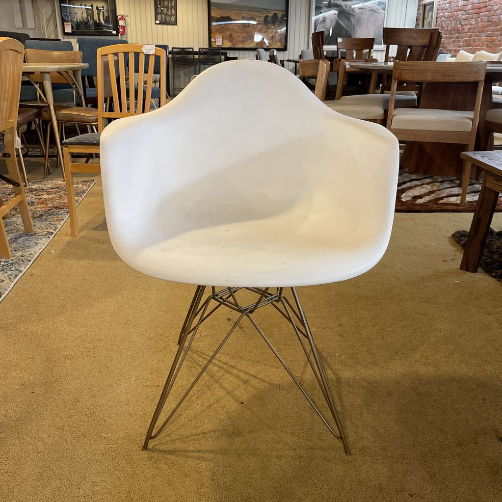 Molded Plastic White Chair with Hairpin Legs