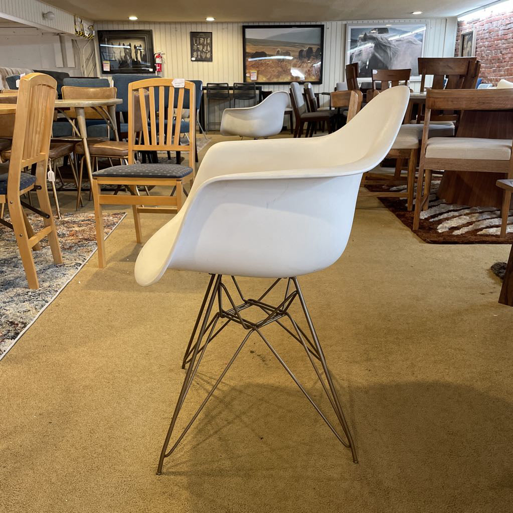 Molded Plastic White Chair with Hairpin Legs