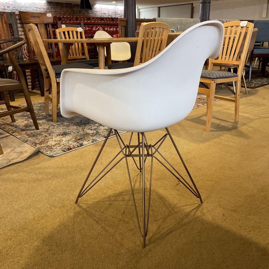 Molded Plastic White Chair with Hairpin Legs