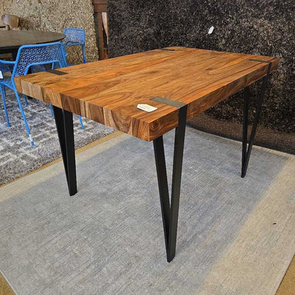 HAMLYN DINING TABLE