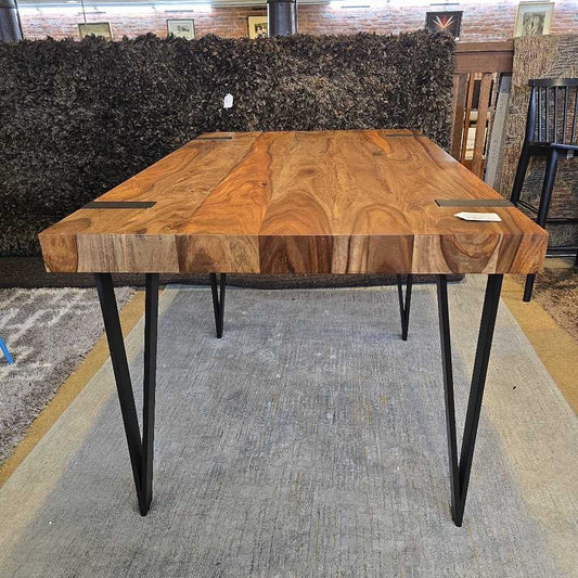 HAMLYN DINING TABLE