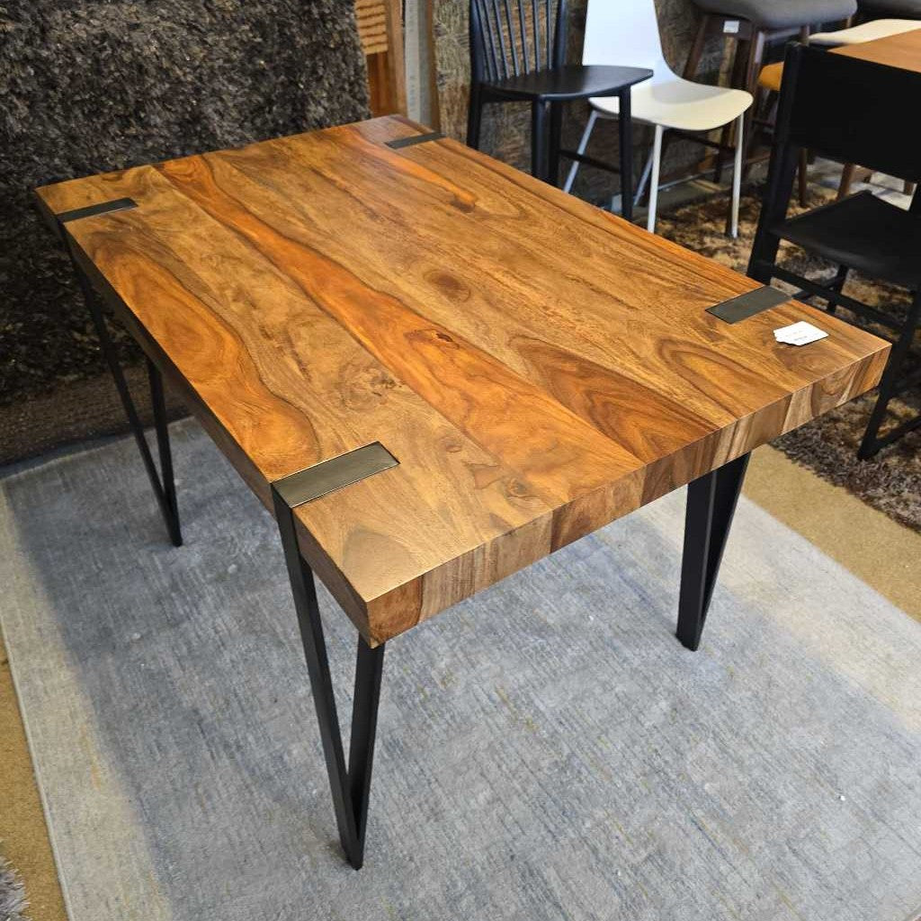 HAMLYN DINING TABLE